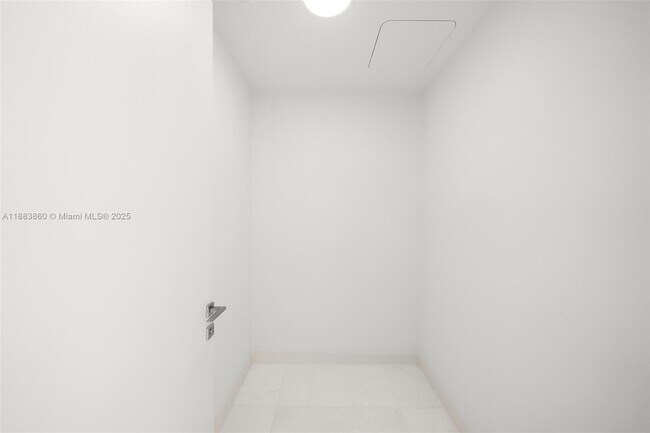 Building Photo - 300 Biscayne Blvd Way