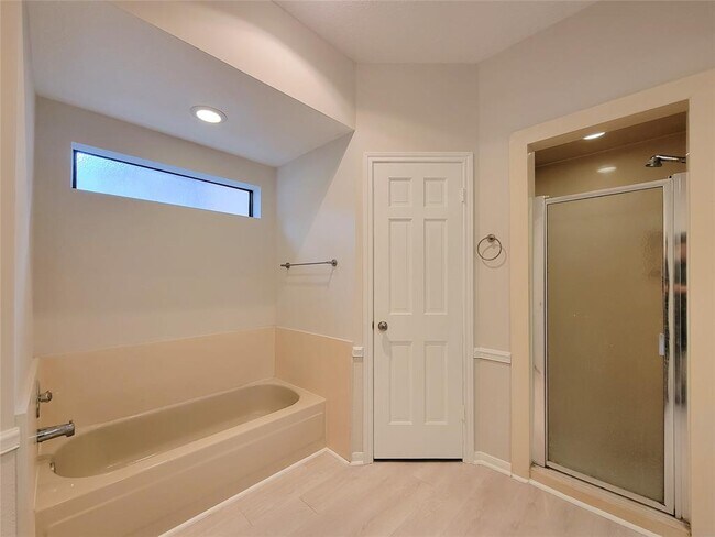 Building Photo - 12910 Golden Rainbow Dr