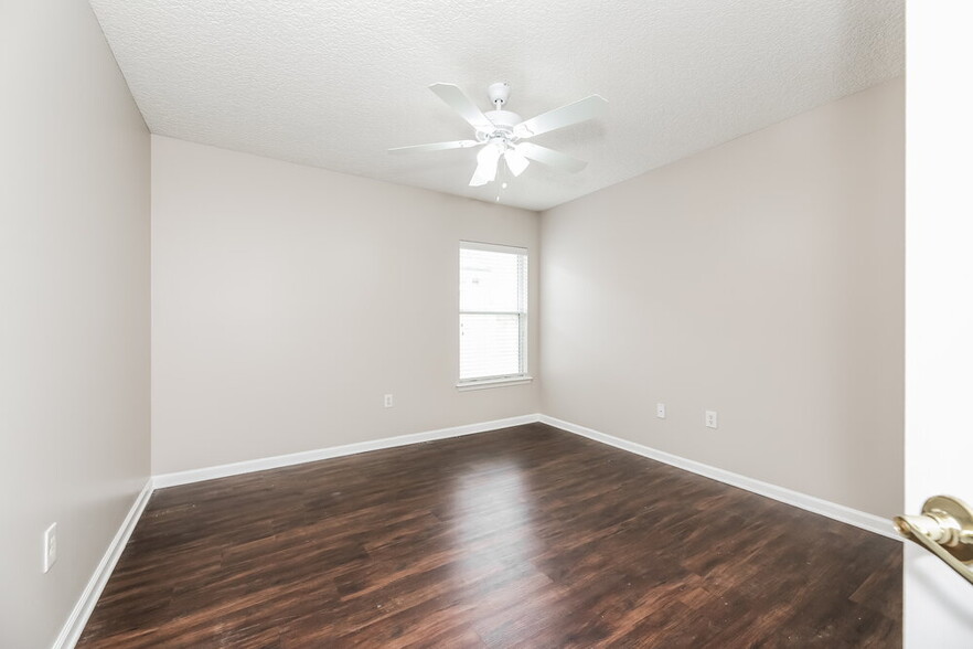 Building Photo - 4016 Leatherwood Dr