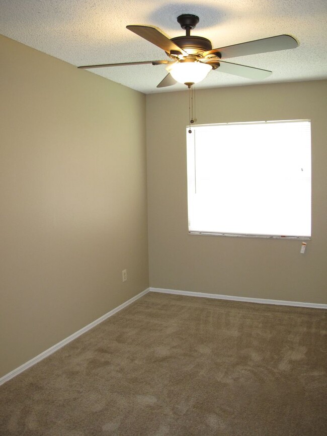 Building Photo - 3 bd / 2 ba Condo in Palmas Atlas