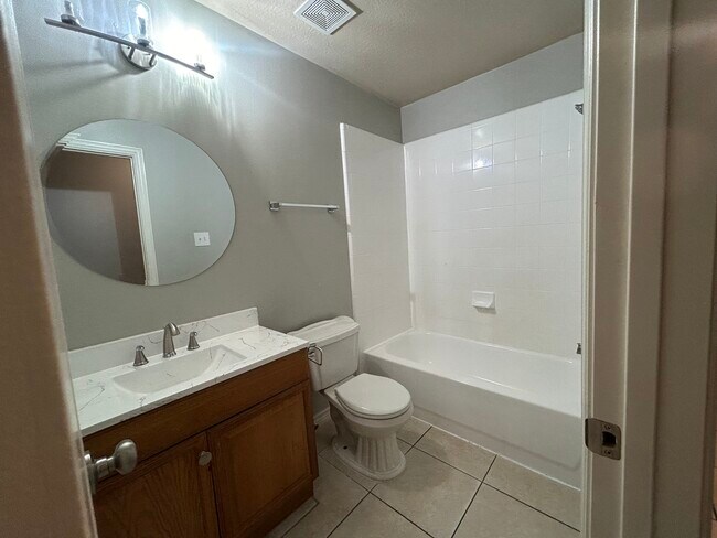 Building Photo - 17235 Glenpatti Dr
