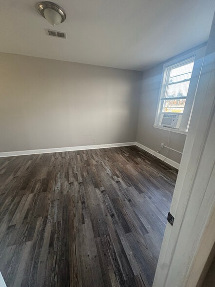 Building Photo - 2525 W Cold Spring Ln