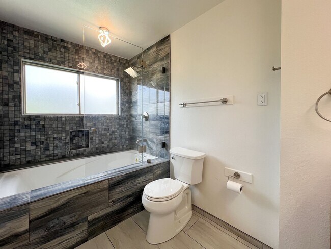 Building Photo - Beautifully Remodeled St. Helena Townhome with Pool Access & 2-Car Garage