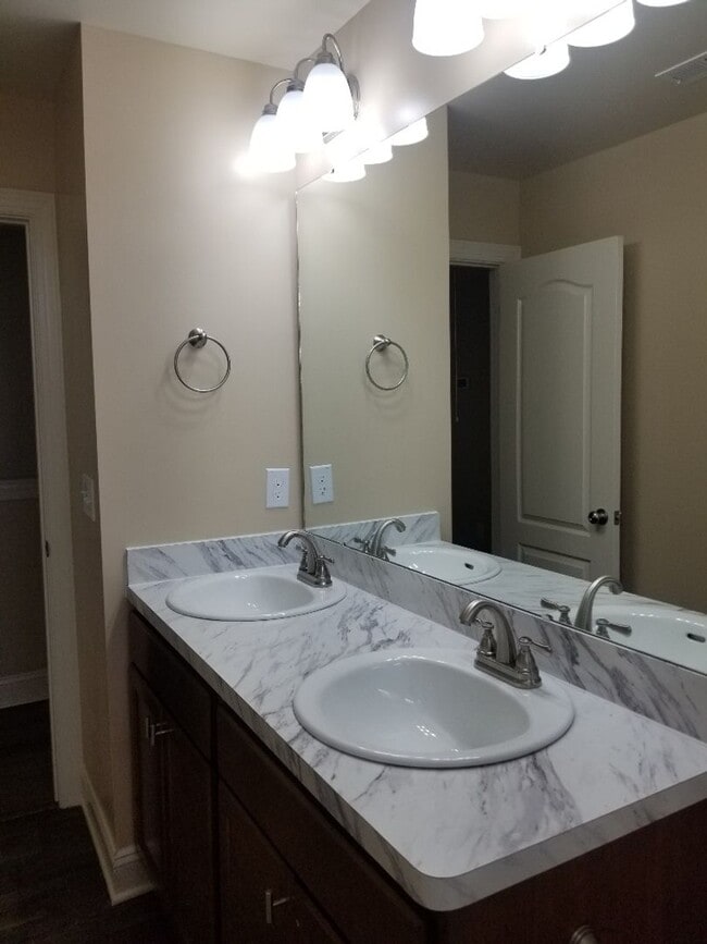 Building Photo - 806 NC-581