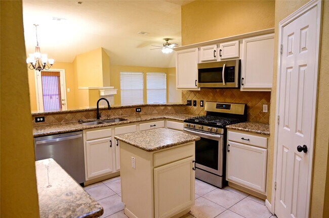 Building Photo - 4530 Topaz Trail Dr