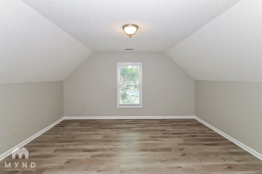 Building Photo - 8819 Lindstrom Cove
