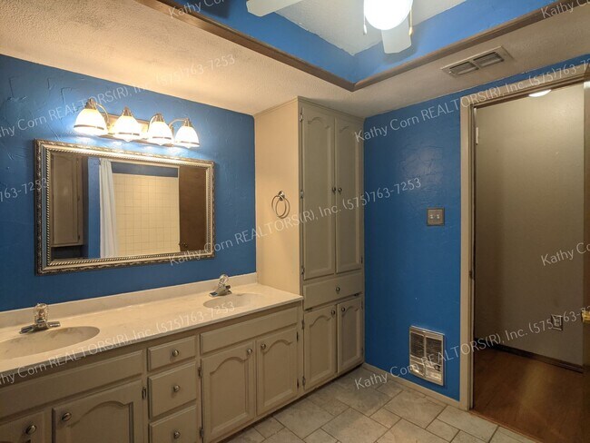 Building Photo - Spacious Luxury in Colonial Park