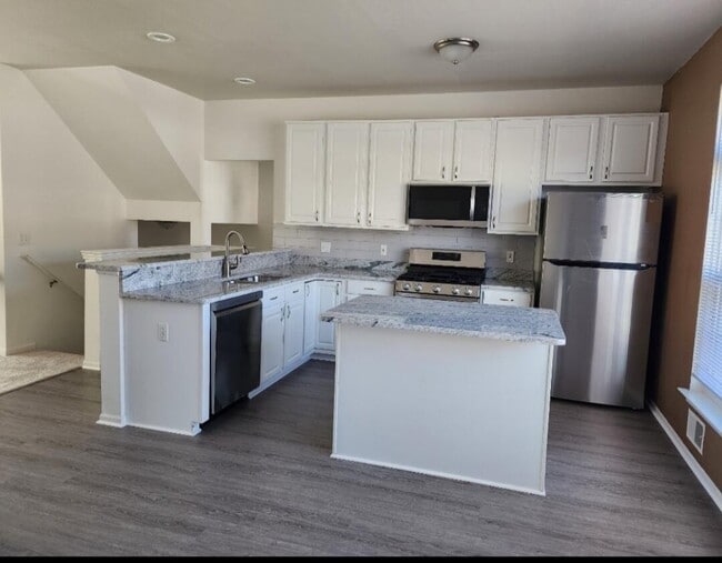 Building Photo - 526 Cherry Orchard Rd