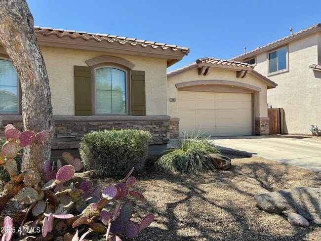Primary Photo - 2541 W Shackleton Dr