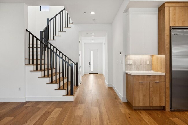 Building Photo - Luxurious Modern Single Family Home in West Menlo Park Available Now!