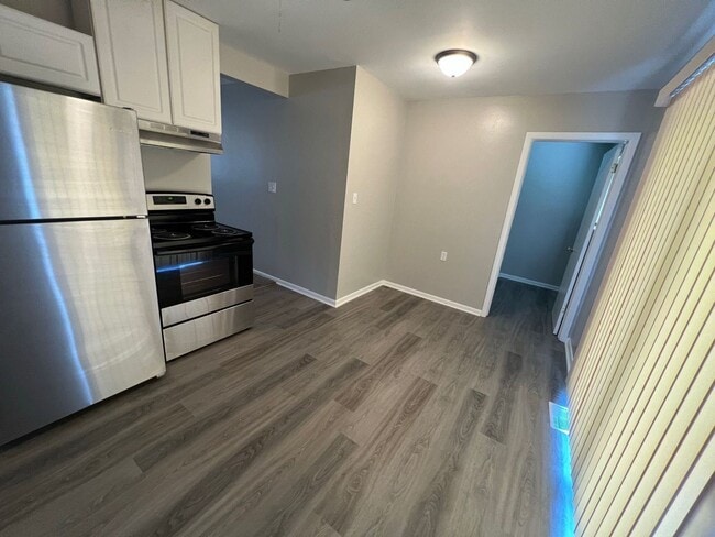 Building Photo - Coming Soon! Charming 2Bed/1Bath Duplex