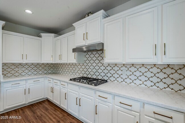 Building Photo - 2744 E Donato Dr