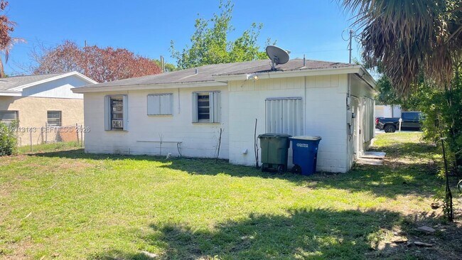 Building Photo - 2908 Dunbar St