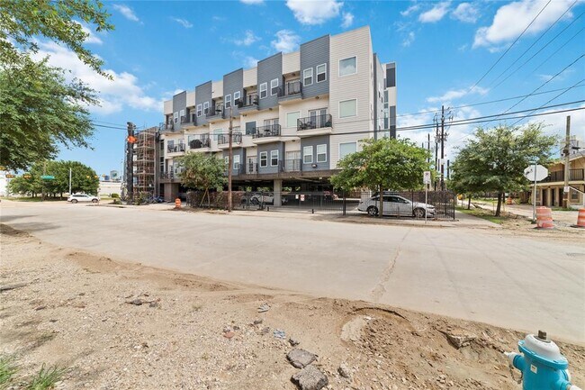 Building Photo - 1011 Studemont St