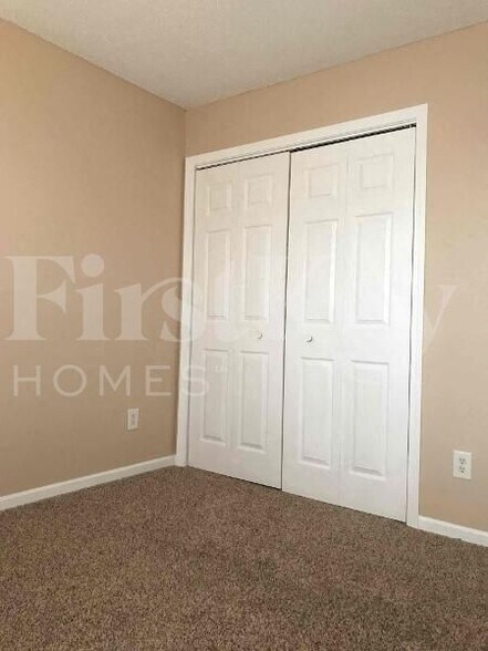 Building Photo - 9775 Thomas Ln