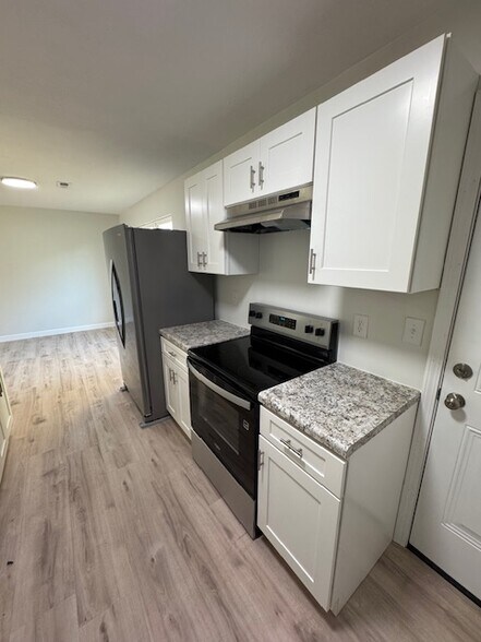 Building Photo - 1140 Roswell Rd