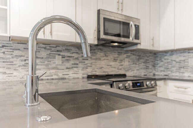 Building Photo - 1609 Ogden St