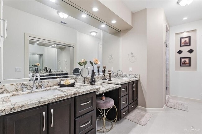 Building Photo - 18 Linva Ave