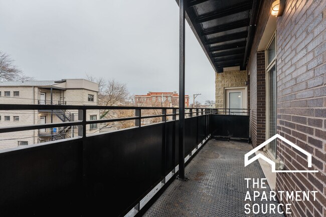 Building Photo - 2951 N Clybourn Ave