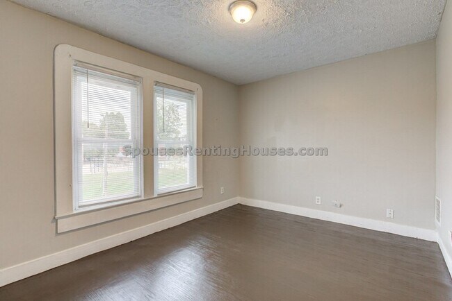 Building Photo - 510 N Beville Ave