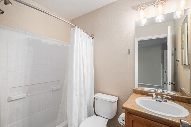 Building Photo - 4 Bedroom 2.5 Baths in the Meadows Castler...