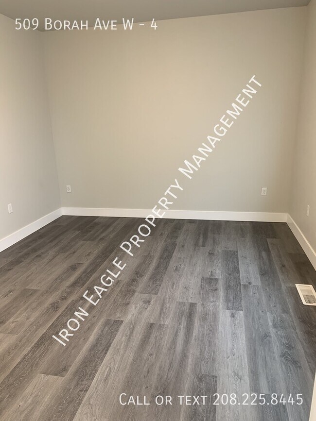 Building Photo - 509 Borah Ave W