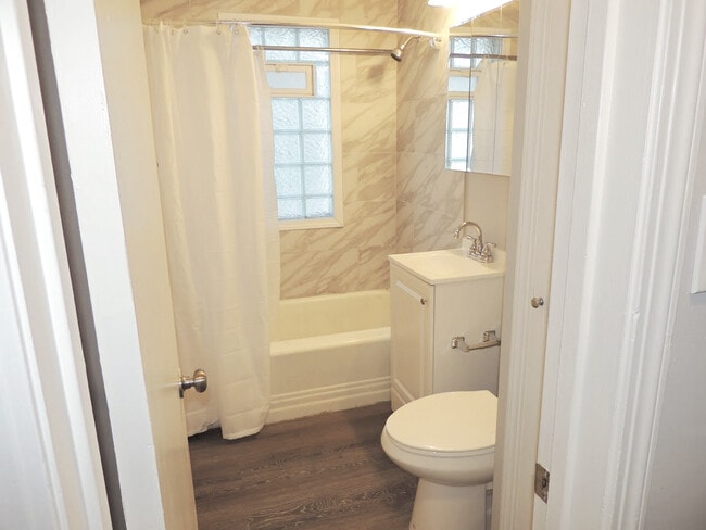 Building Photo - 4 Bed - 1 Full Bath Cape Cod for Rent!