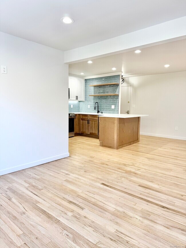 Building Photo - 1742 Boston Post Rd