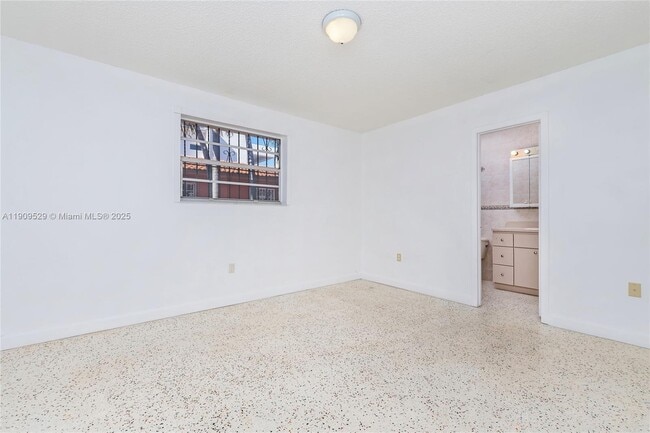 Building Photo - 3076 SW 17th St