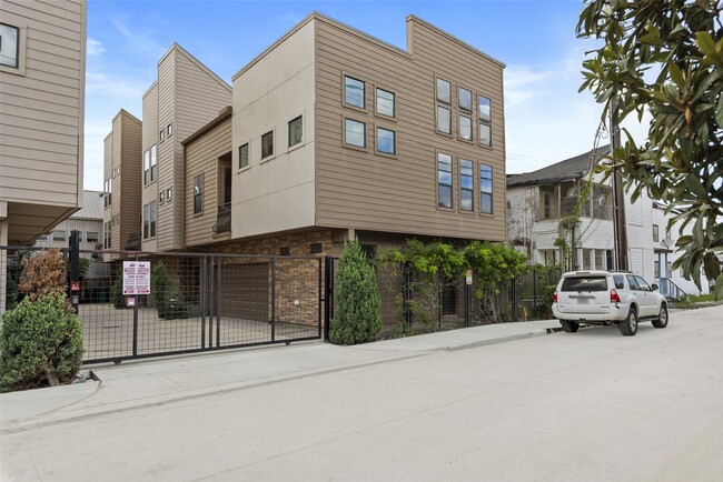 Building Photo - 1420 Wilson St