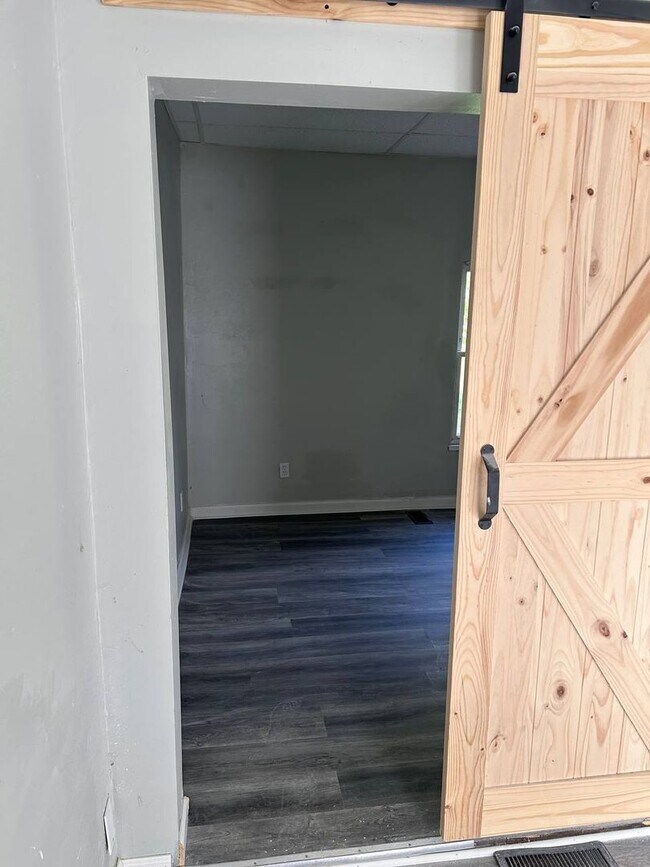 Building Photo - 8825 Meeker Rd