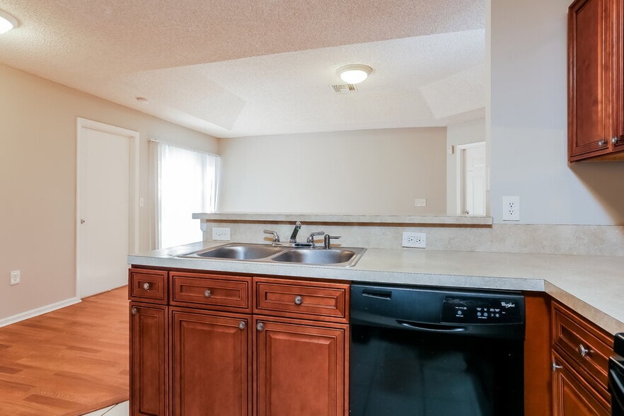 Building Photo - 4082 Eastridge Dr