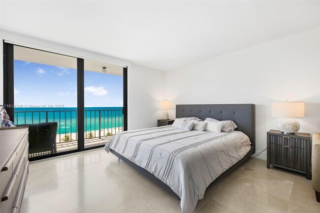 Building Photo - 2625 Collins Ave