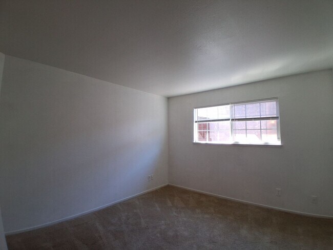 Building Photo - Thistlewood3505/3507