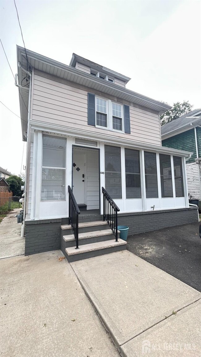 Primary Photo - 440 Denison St