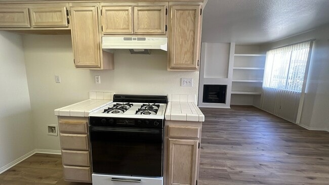 Building Photo - West Lancaster Townhouse in gated communit...