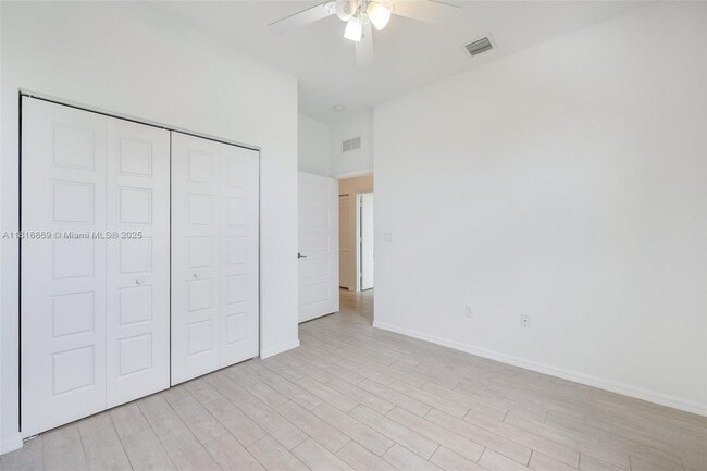 Building Photo - 704 NE 193rd St