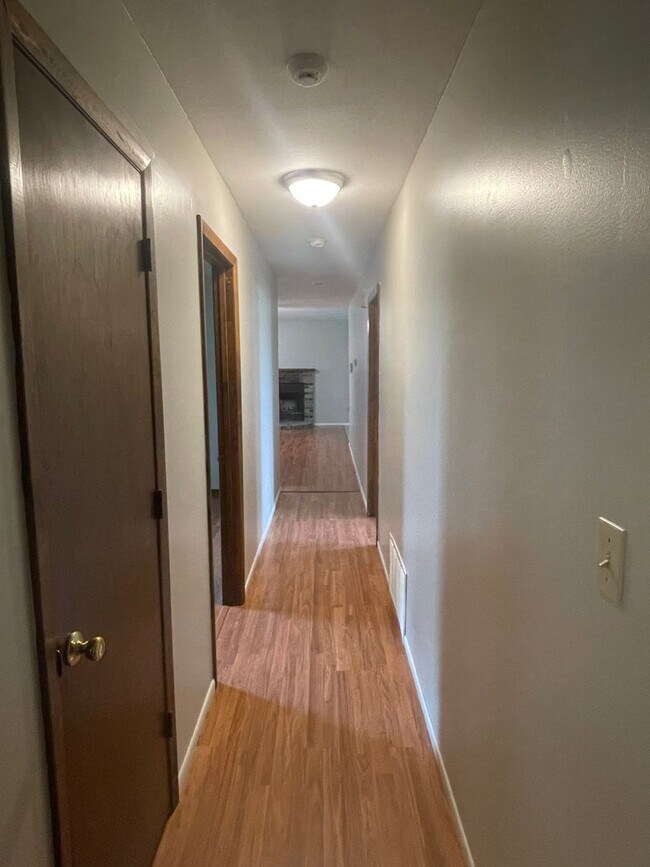 Building Photo - Available 7/25! If you are looking for a l...