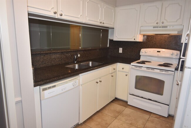 Building Photo - 2585 Marilee Ln