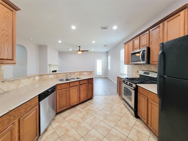 Building Photo - 17207 Mossbriar Ln