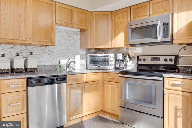 Building Photo - 100 Spring Pl Way