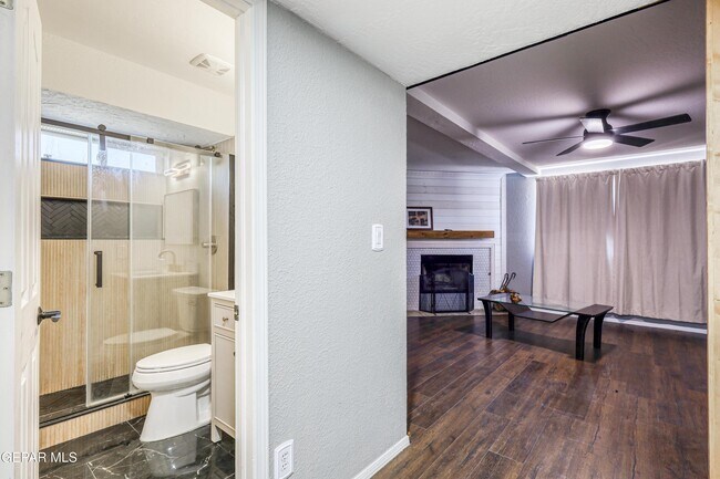 Building Photo - 6821 Pearl Ridge Dr