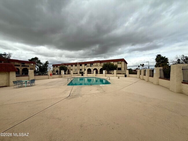 Building Photo - 6341 N Barcelona Ct