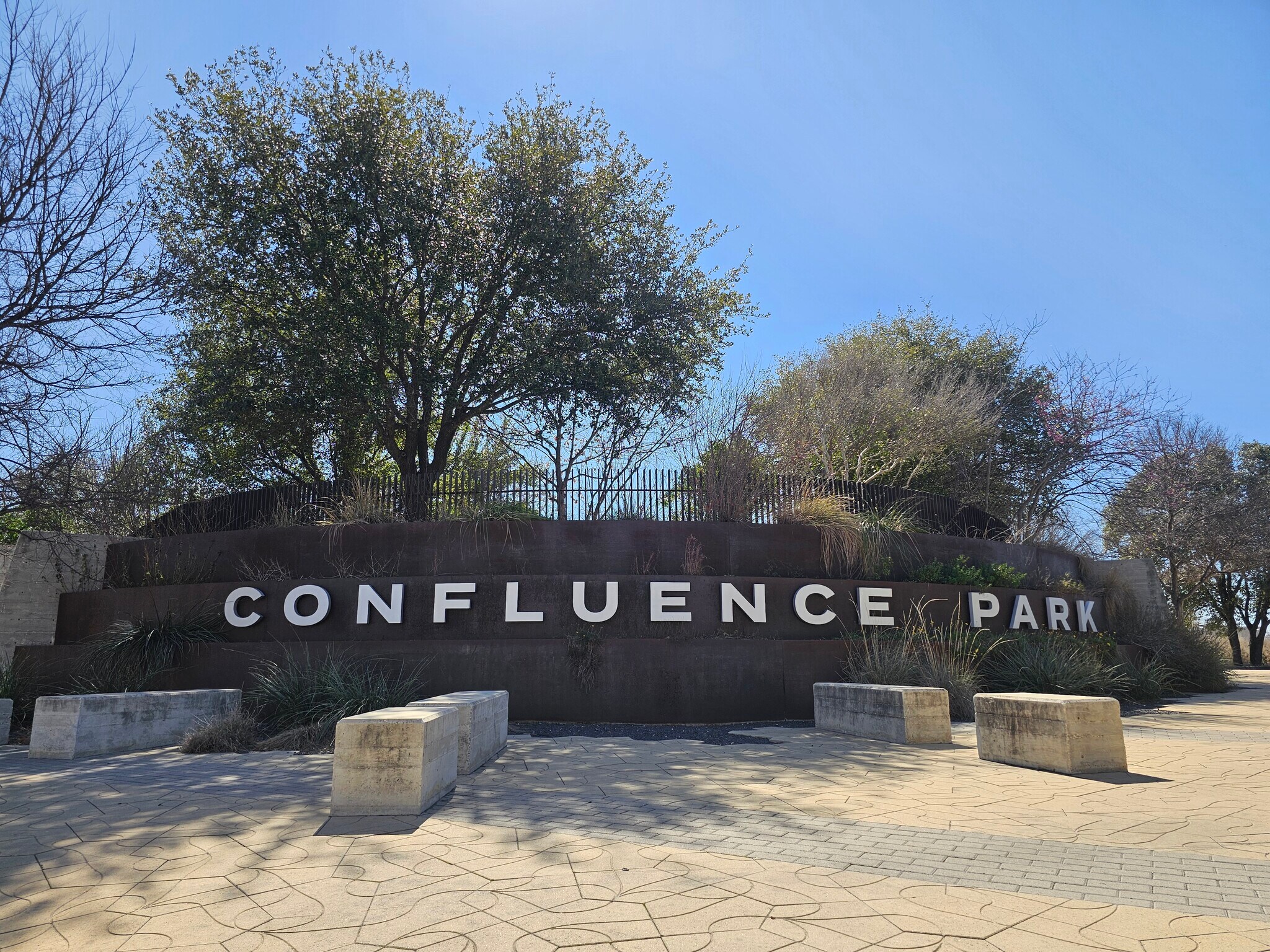 Building Photo - 211 W Mitchell St