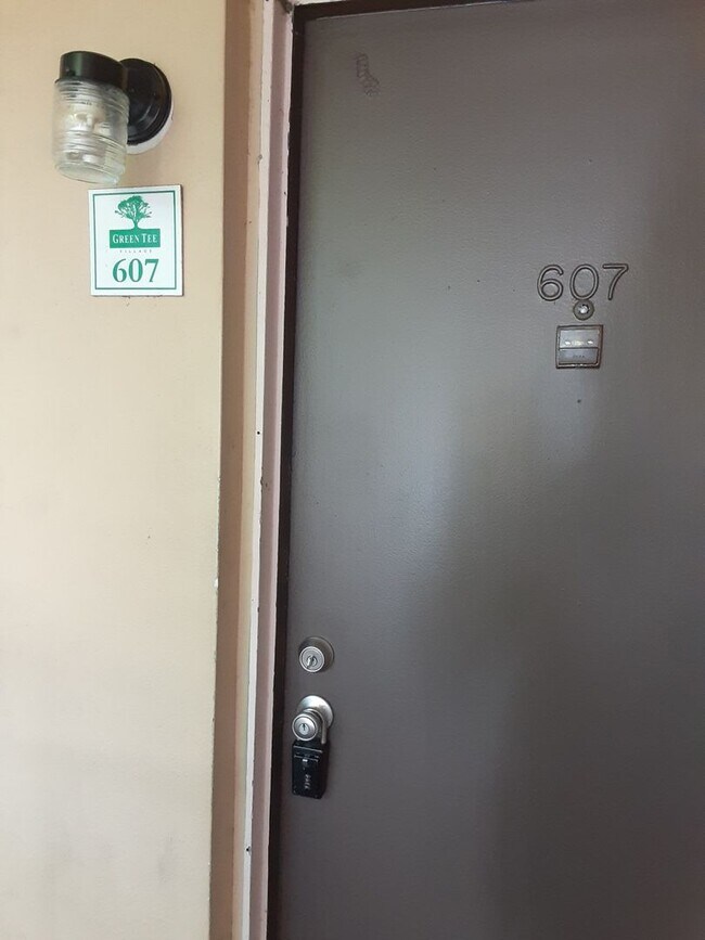 Building Photo - Green Tee - # 607