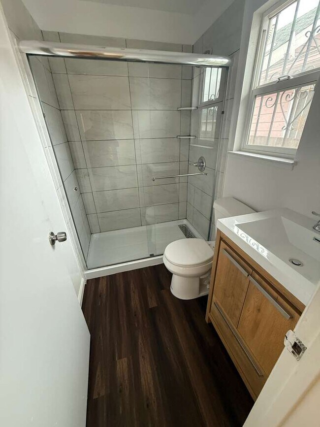 Building Photo - 560 3rd St