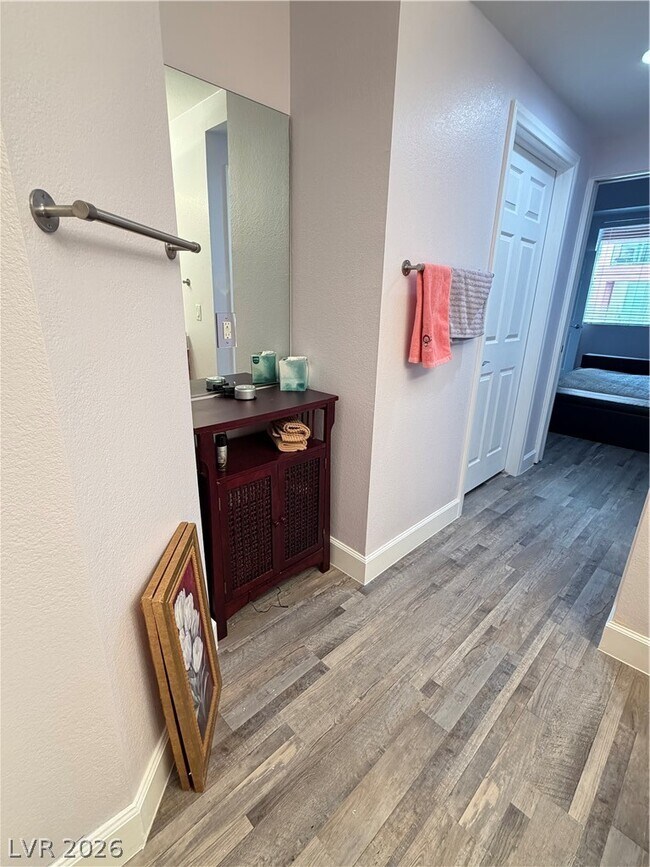 Building Photo - 87 E Agate Ave