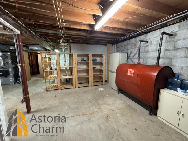 Building Photo - Spacious 5 Bedroom 3 Bath + Den Single Family Detached Home