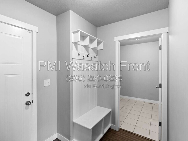 Building Photo - 589 W Life Dr