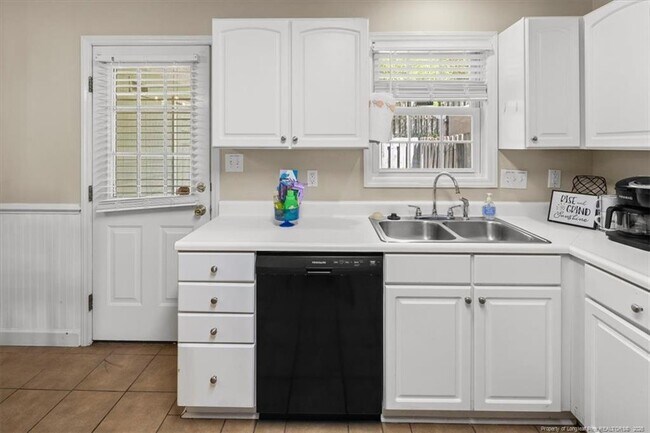 Building Photo - 421 Cityview Ln